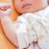 ～新生児期の【母乳】の悩み～よく眠る赤ちゃんは起こして授乳するべき？