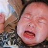 母乳が足りないのが原因?寝ない赤ちゃんが泣くサインの理由と対処法